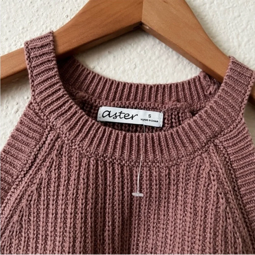 Aster Mauve Crop Sweater Tank - Picture 3 of 6